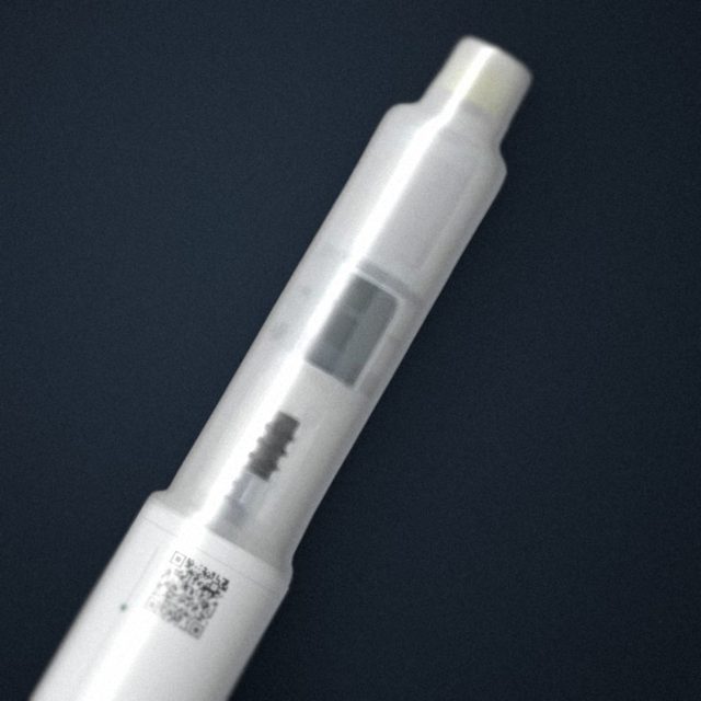Close-up: cap and cartridge window of the pen